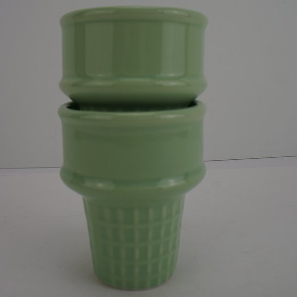Set of 2 The Monkey and the Peddler Ice Cream Cone Cups 2002 Green Pastel - Picture 2 of 6
